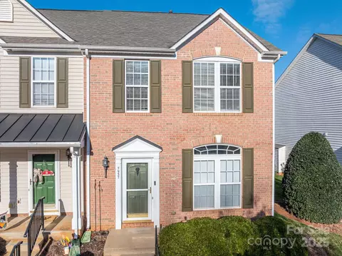 Exterior - 7937 Mariners Pointe Cir, Denver, NC 28037 photo 2 of 5