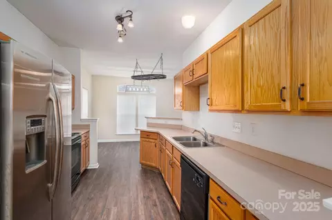 Kitchen - 7937 Mariners Pointe Cir, Denver, NC 28037 photo 3 of 4