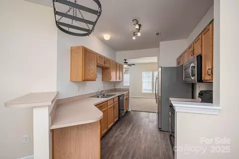 Kitchen - 7937 Mariners Pointe Cir, Denver, NC 28037 photo 1 of 4