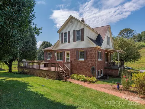 956 Iron Duff Rd, Waynesville, NC 28785