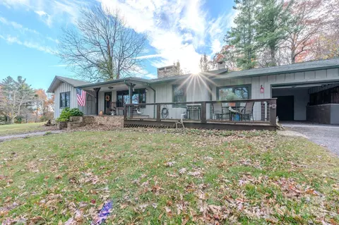 127 Reid Queen Dr, Little Switzerland, NC 28749