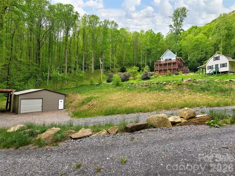 575 Twin Brook Dr, Waynesville, NC 28785