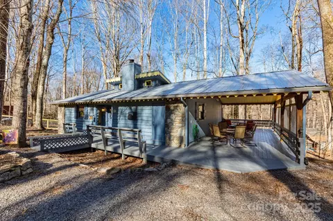 34 Oakridge Dr, Maggie Valley, NC 28751