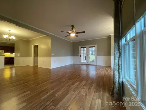 Living - 481 26th Ne Ave NE, Hickory, NC 28601 photo 3 of 8