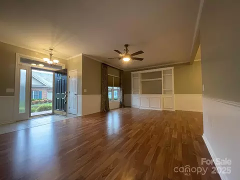 Living - 481 26th Ne Ave NE, Hickory, NC 28601 photo 6 of 8