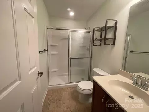 Bath - 481 26th Ne Ave NE, Hickory, NC 28601 photo 5 of 5
