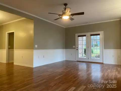 Living - 481 26th Ne Ave NE, Hickory, NC 28601 photo 1 of 8