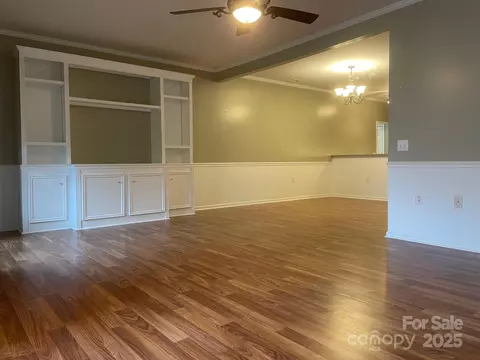 Living - 481 26th Ne Ave NE, Hickory, NC 28601 photo 4 of 8
