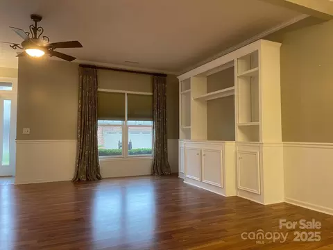 Living - 481 26th Ne Ave NE, Hickory, NC 28601 photo 2 of 8