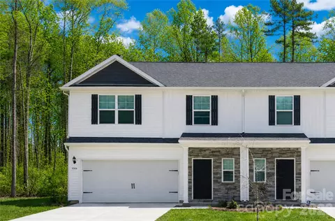 7504 Gwynne Hill Rd, Charlotte, NC 28215