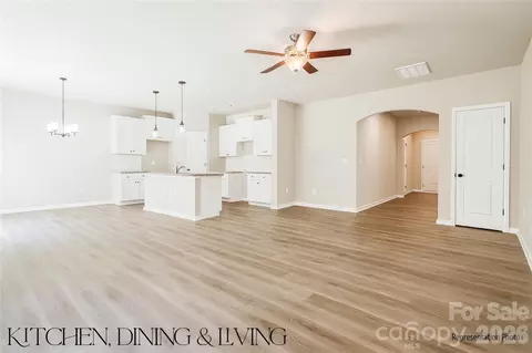 7504 Gwynne Hill Rd, Charlotte, NC 28215