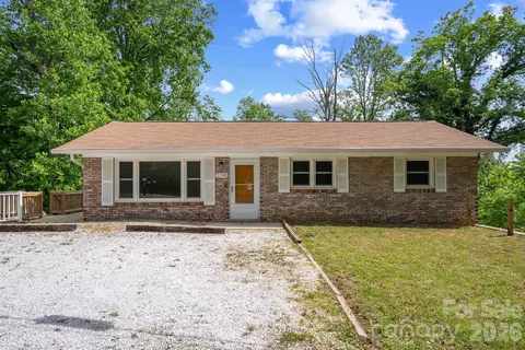 2338 Greater Druid Hills Blvd, Hendersonville, NC 28791