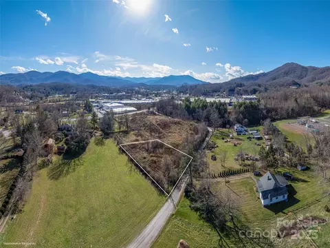 000 Calhoun Rd, Waynesville, NC 28786
