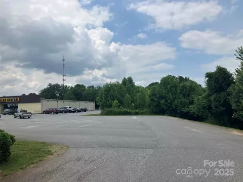 1320 Burkemont Ave, Morganton, NC 28655