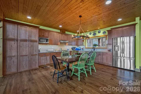 Kitchen - 146 Sarinac Dr, Bostic, NC 28018 photo 2 of 2