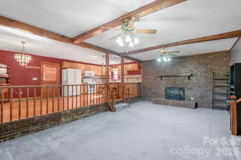 Living - 1295 Cattle Ridge Rd, Cheraw, SC 29520 photo 2 of 5