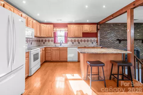 Kitchen - 1295 Cattle Ridge Rd, Cheraw, SC 29520 photo 3 of 3