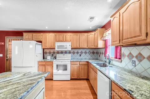 Kitchen - 1295 Cattle Ridge Rd, Cheraw, SC 29520 photo 2 of 3