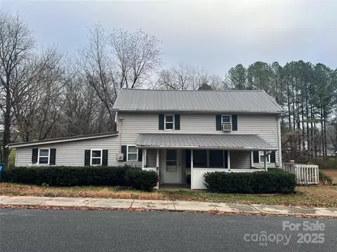 715 Liberty St, Ramseur, NC 27316