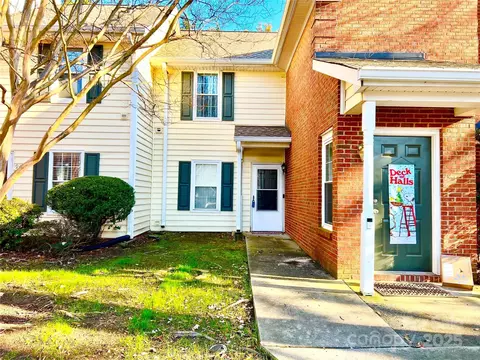 9427 S Vicksburg Ct, Charlotte, NC 28210