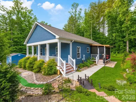 83 Moss Hill Dr, Hendersonville, NC 28792