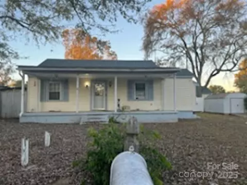 453 Marion St, Calhoun Falls, SC 29628