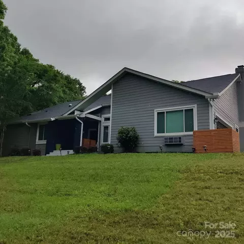 9327 Hunting Ct, Matthews, NC 28105