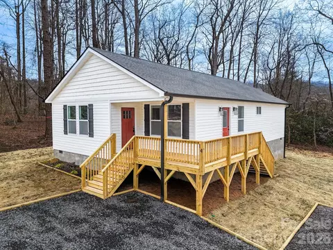 14 Knox Rd, Black Mountain, NC 28711