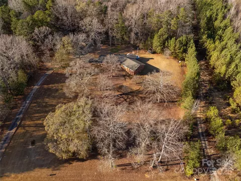View/Area - 2570 Pineview Dr, Lancaster, SC 29720 photo 2 of 8