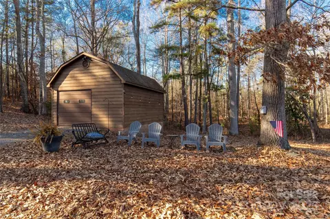 Exterior - 2570 Pineview Dr, Lancaster, SC 29720 photo 2 of 6