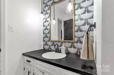 Bath - 2570 Pineview Dr, Lancaster, SC 29720 photo 1 of 2