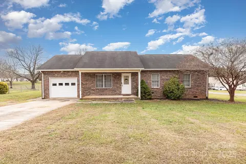 2039 Rocketts Way, Newton, NC 28658