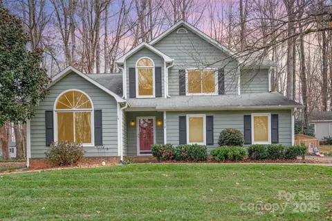 8618 Hornwood Ct, Charlotte, NC 28215
