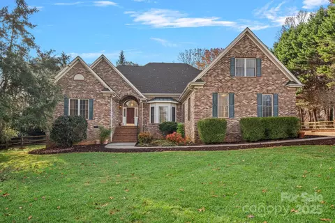 7021 High Vista Ct, Matthews, NC 28104