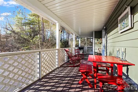 9 Meadow Wood Trl, Fletcher, NC 28732