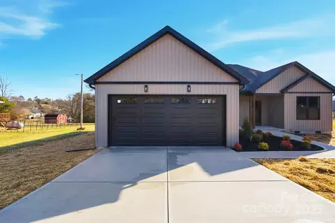 222 River Hill Rd, Statesville, NC 28625