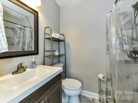 Bath - 17541 Tuscany Ln, Cornelius, NC 28031 photo 2 of 4