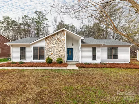 8436 Rittenhouse Cir, Charlotte, NC 28270