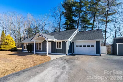 7 Mcgee Ridge Rd, Fairview, NC 28730