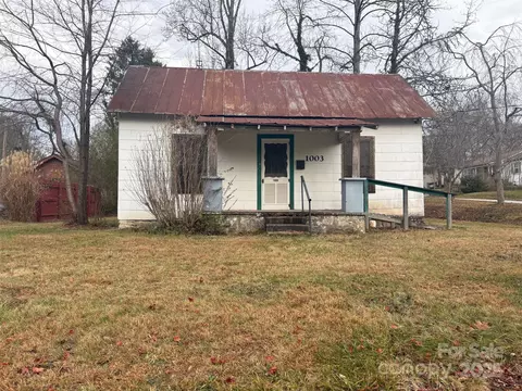 1003 3rd W Ave W, Hendersonville, NC 28739