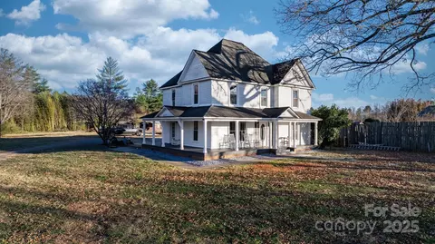 2068 Rader Cir, Morganton, NC 28655