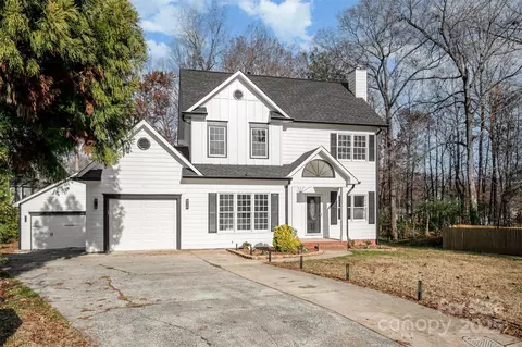 2537 Amber Creste Ln, Charlotte, NC 28212