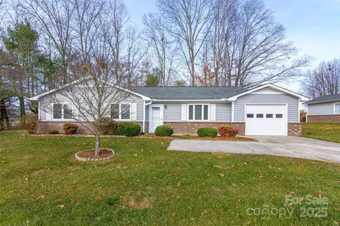 308 Dellford Ct, Hendersonville, NC 28792