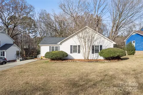709 Bellows Ln, Charlotte, NC 28270