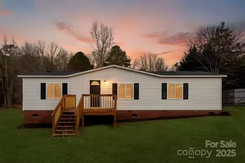 226 Muldoon Ln, Clover, SC 29710