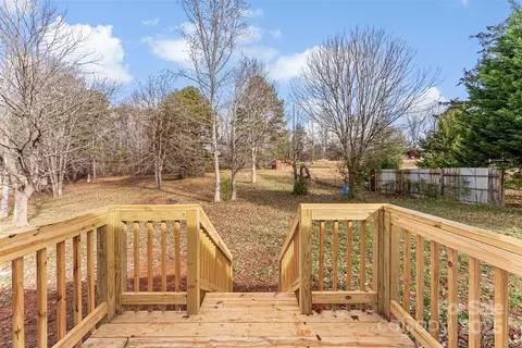 Exterior - 226 Muldoon Ln, Clover, SC 29710 photo 3 of 4