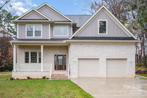 5125 Isaac Dr, Charlotte, NC 28216