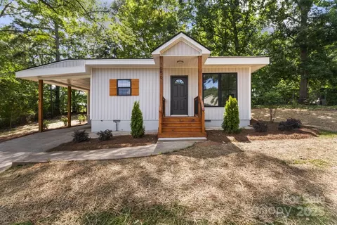 1050 Barnett Dr, Kings Mountain, NC 28086