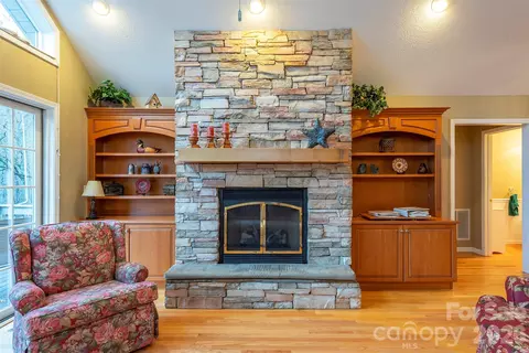128 Sullivan Ln, Lake Lure, NC 28746
