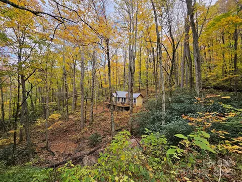 25 Hollow Log Rd, Burnsville, NC 28714